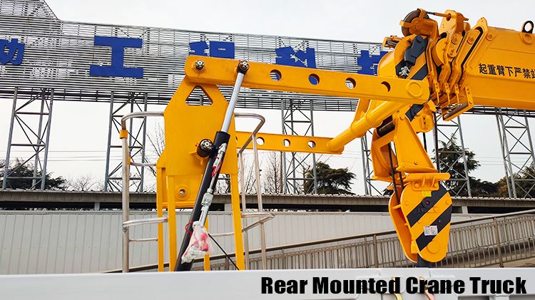 Xcmg 12 ton Rear Mounted Crane Truck for Sale