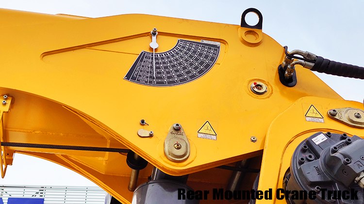 Xcmg 12 ton Rear Mounted Crane Truck for Sale