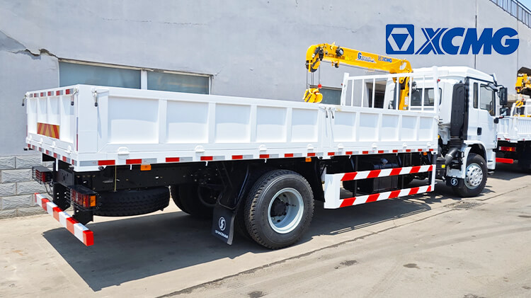 3 Ton Truck Mounted Telescopic Crane with Hydraulic Boom for Sale