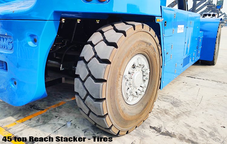 XCMG 45t Reach Stacker Truck for Sale in Tanzania