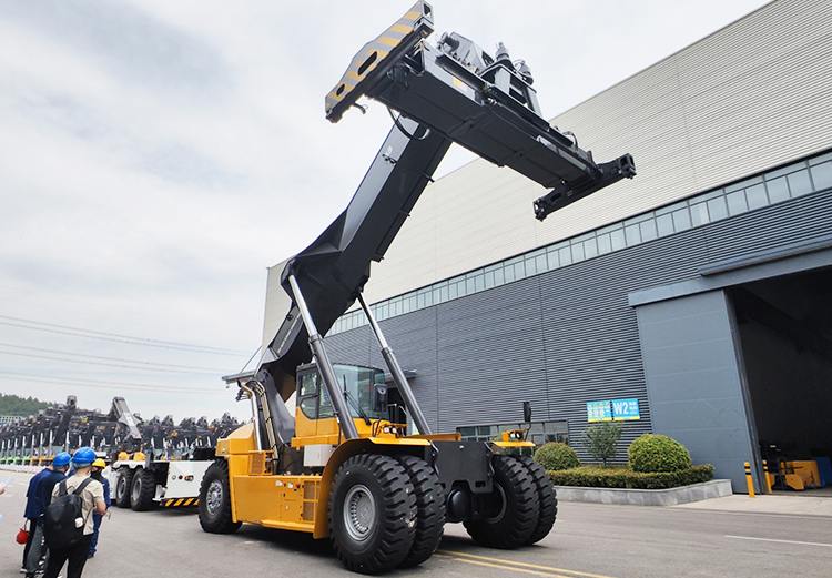 XCS4545K Reach Container Stacker for Sale in Côte d'Ivoire
