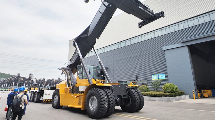 XCS4545K Reach Container Stacker for Sale in Côte d'Ivoire