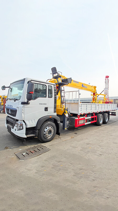 Video of Xcmg 12 ton Rear Mounted Crane Truck