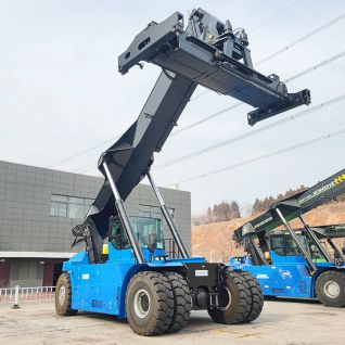 Reach Container Stacker Machine