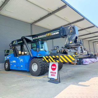 XCS4531E Container Reach Stacker